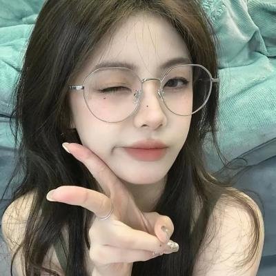 挥著翅膀的女孩